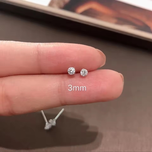 Elegant Silver Stud Earrings Set - Picture 11 of 16